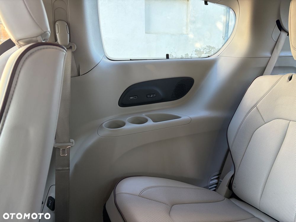 Chrysler Pacifica - 23