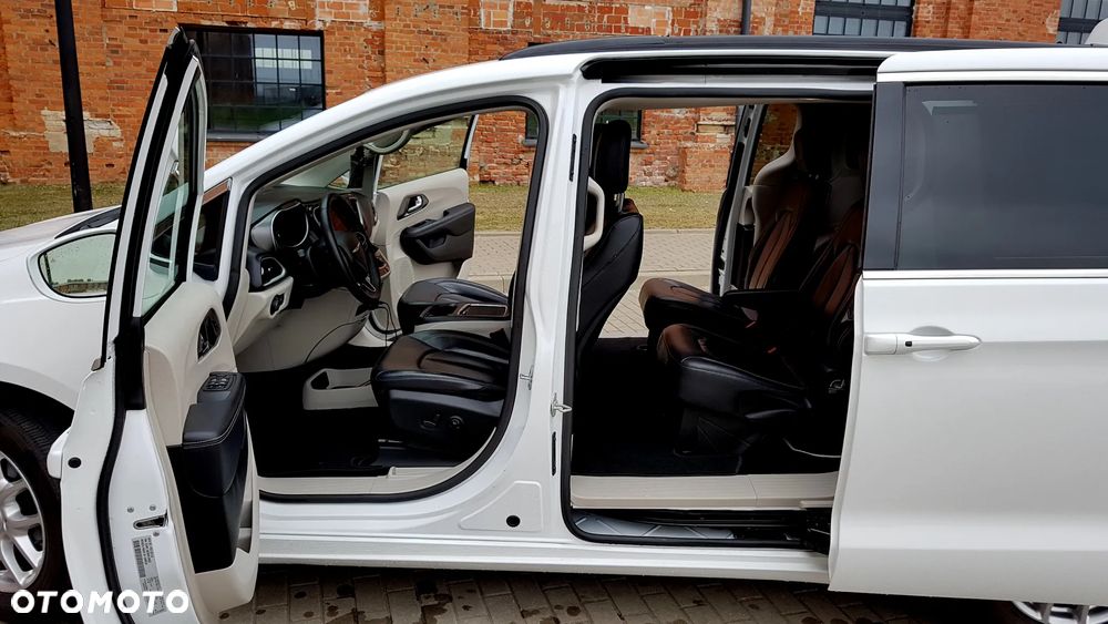 Chrysler Pacifica - 22