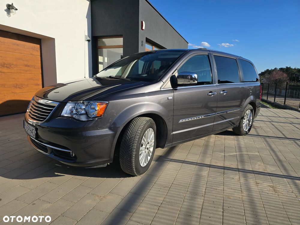 Chrysler Town & Country - 1