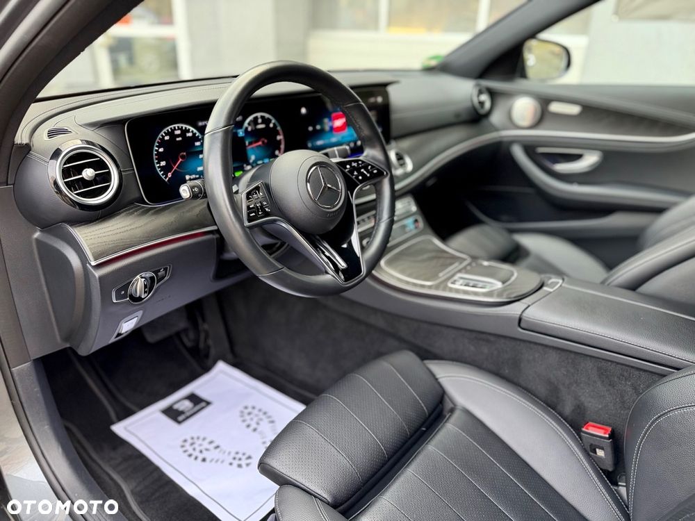 Mercedes-Benz Klasa E 220 d 4Matic 9G-TRONIC Exclusive - 16
