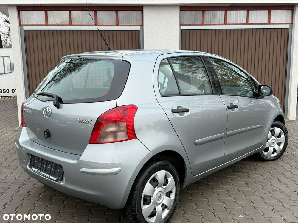 Toyota Yaris - 16