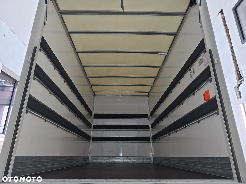 Iveco DAILY 35C16 / 50C16 KONTENER 8PALET WINDA DHOLLANDIA 750Kg 41Tyś km SERWIS ASO IVECO DO OSTATNIEGO Km STAN NOWY NOWY NOWY NA GWARANCJI BOGATA OPCJA WYPOSAŻENIA ASYSTENTY KIEROWCY TEMPOMAT KLIMA KAMERA COFANIA FOTEL KIEROWCY PNEŁMATYCZNY - 14