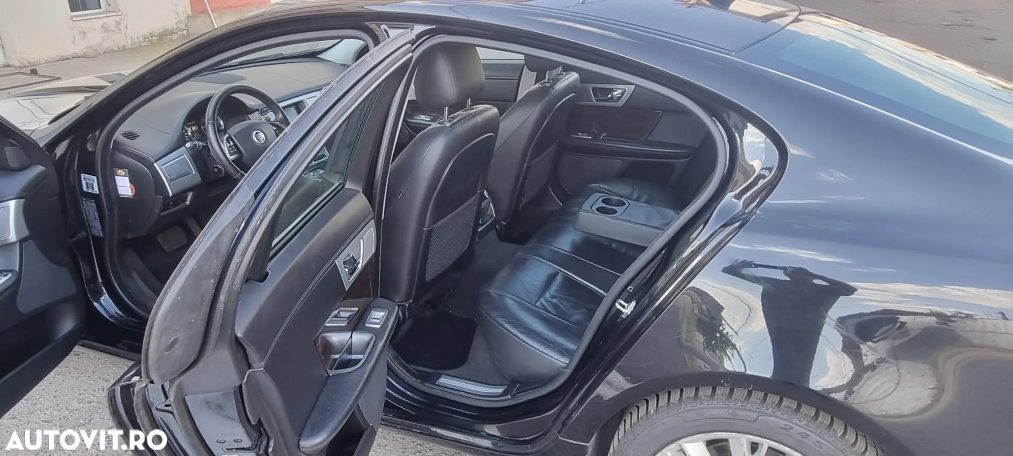 Jaguar XF - 10
