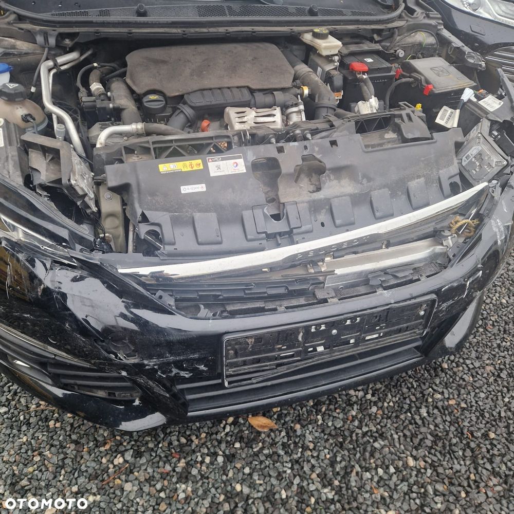 Peugeot 308 - 8