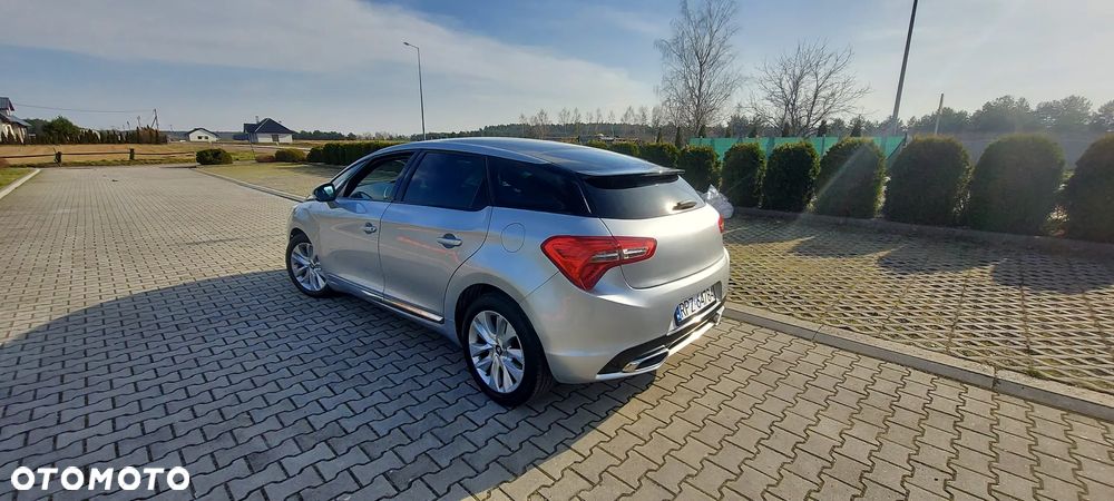Citroën DS5 e-HDi 115 EGS6 Chic - 25