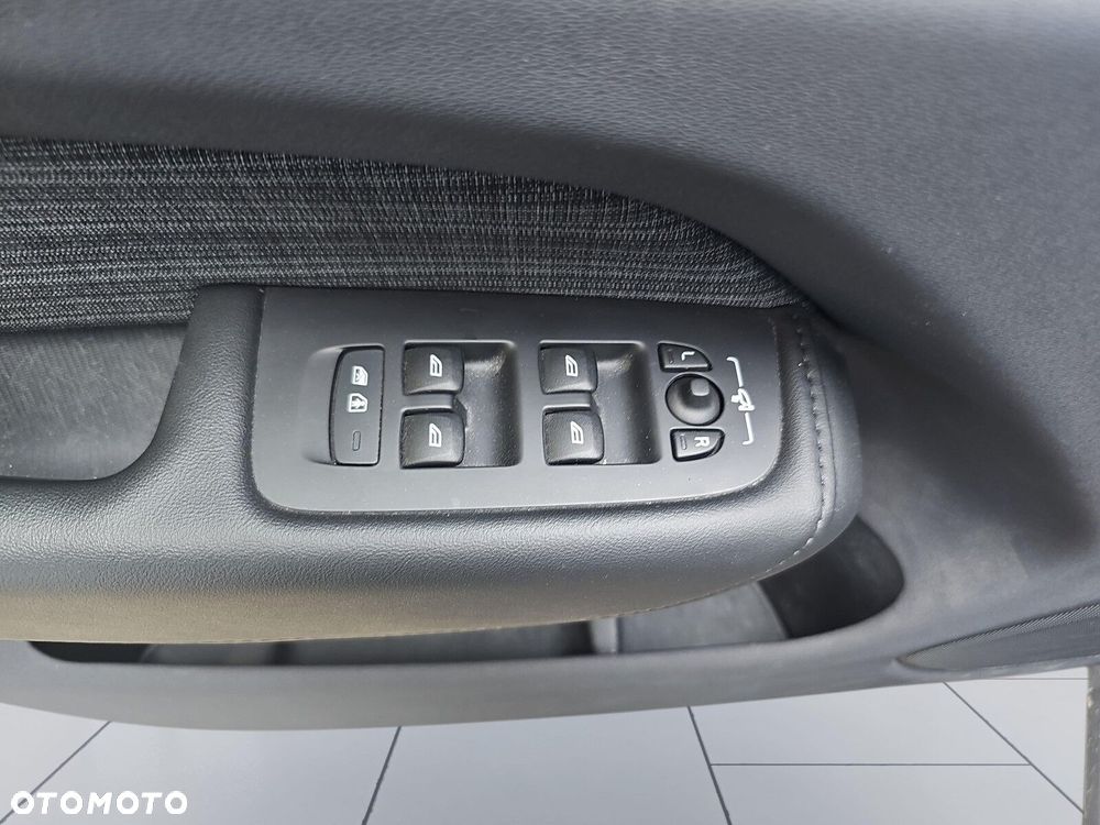 Volvo XC 60 B4 B Essential - 22