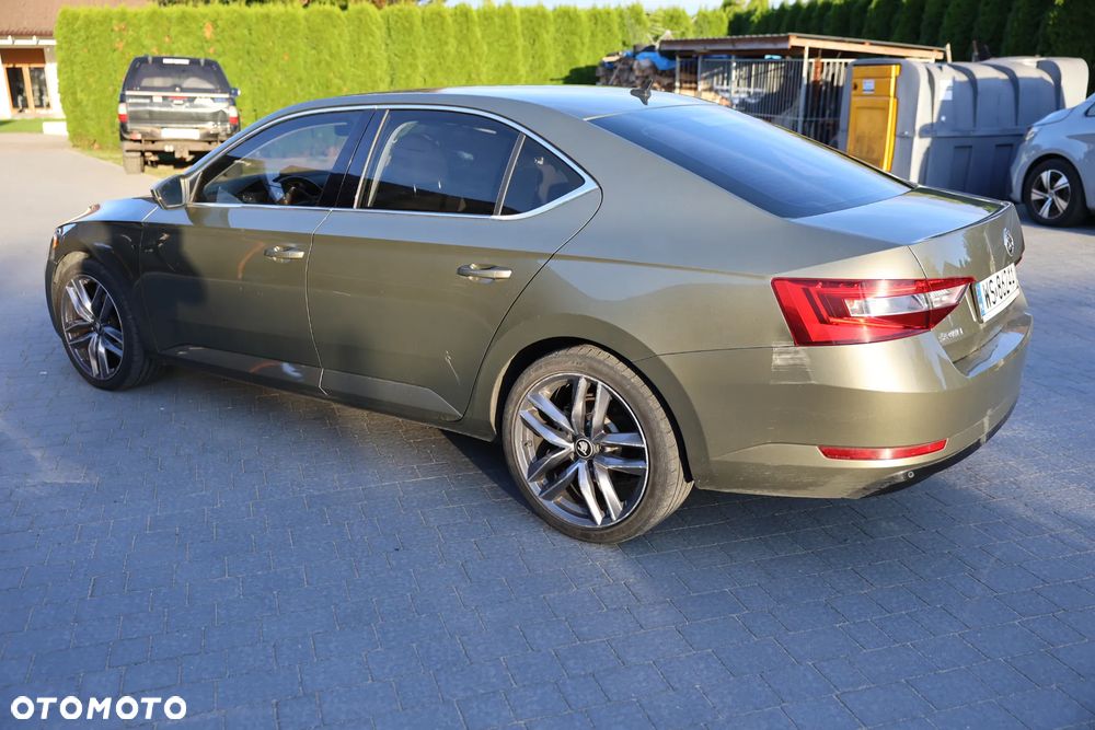 Skoda Superb 2.0 TDI Sportline DSG - 9