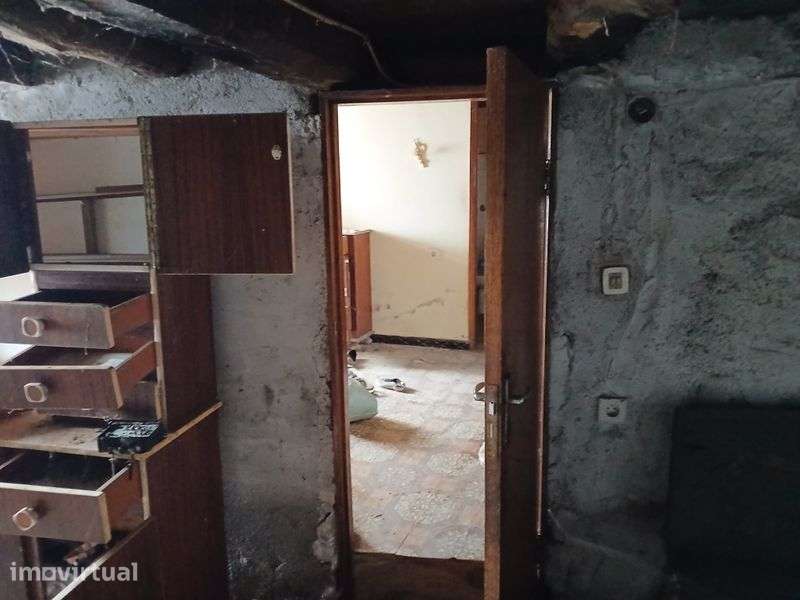 Casa para restauro - Grande imagem: 3/12