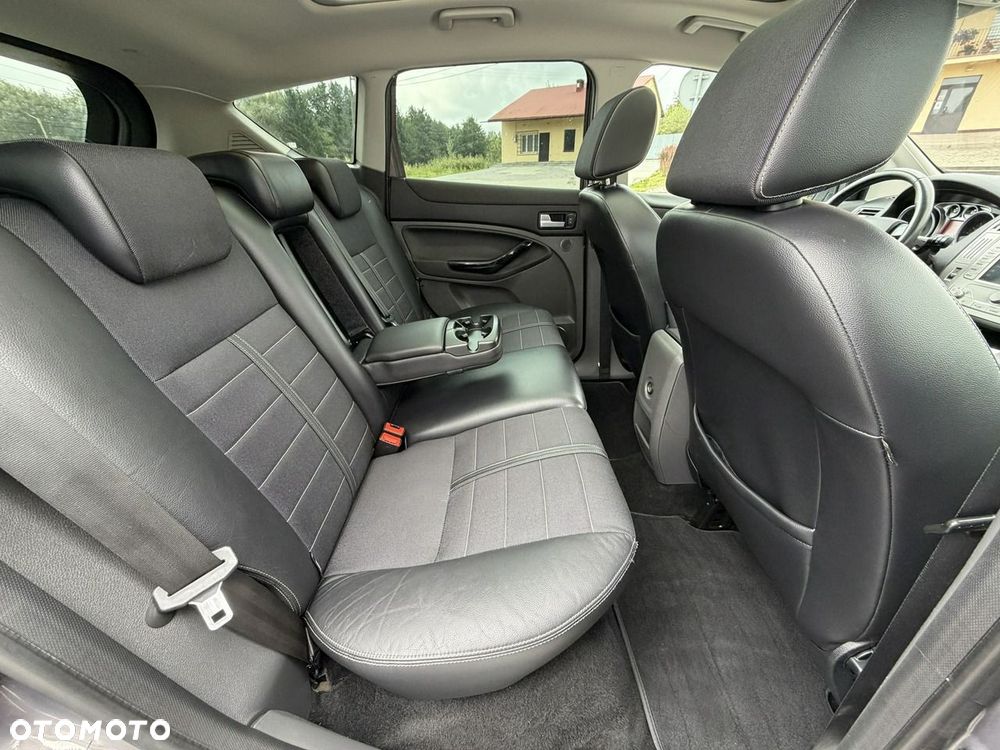 Ford Kuga - 13