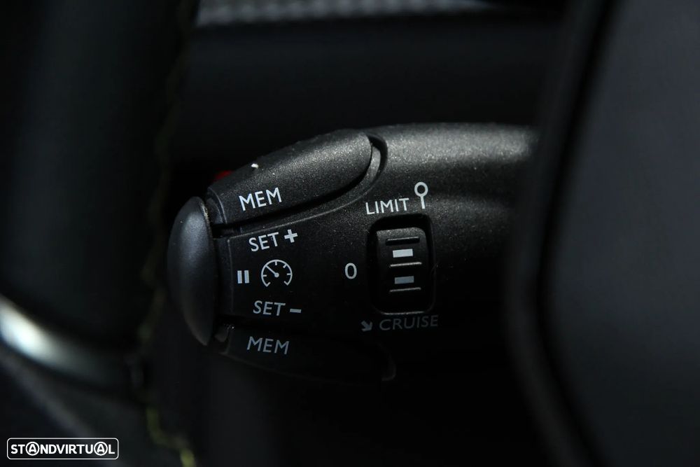 Peugeot 208 1.2 PureTech GT Line - 18
