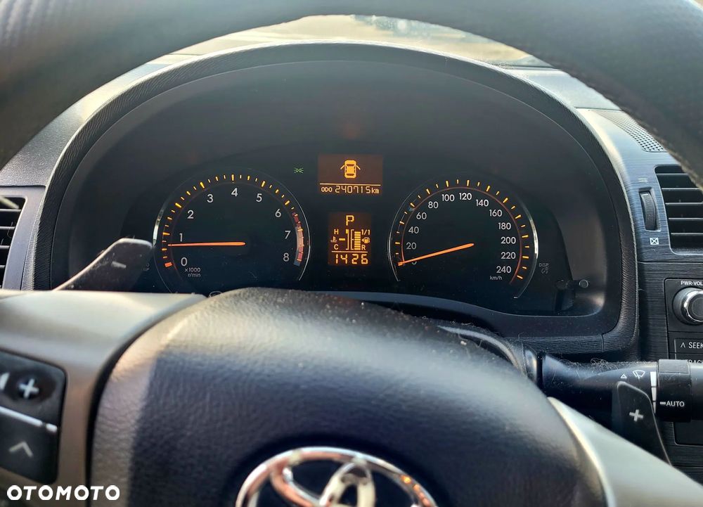 Toyota Avensis 2.0 Style MS - 11