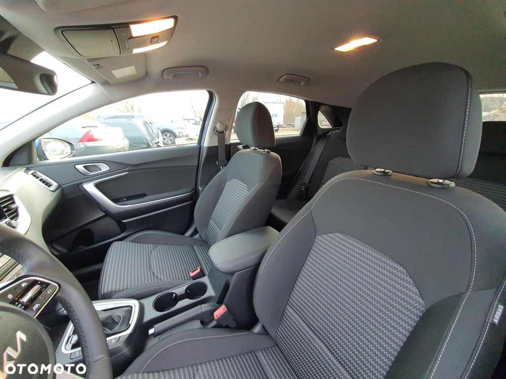 Kia Ceed 1.5 T-GDI M DCT - 11