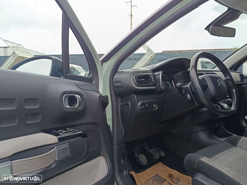 Citroën C3 1.2 PureTech Shine - 29