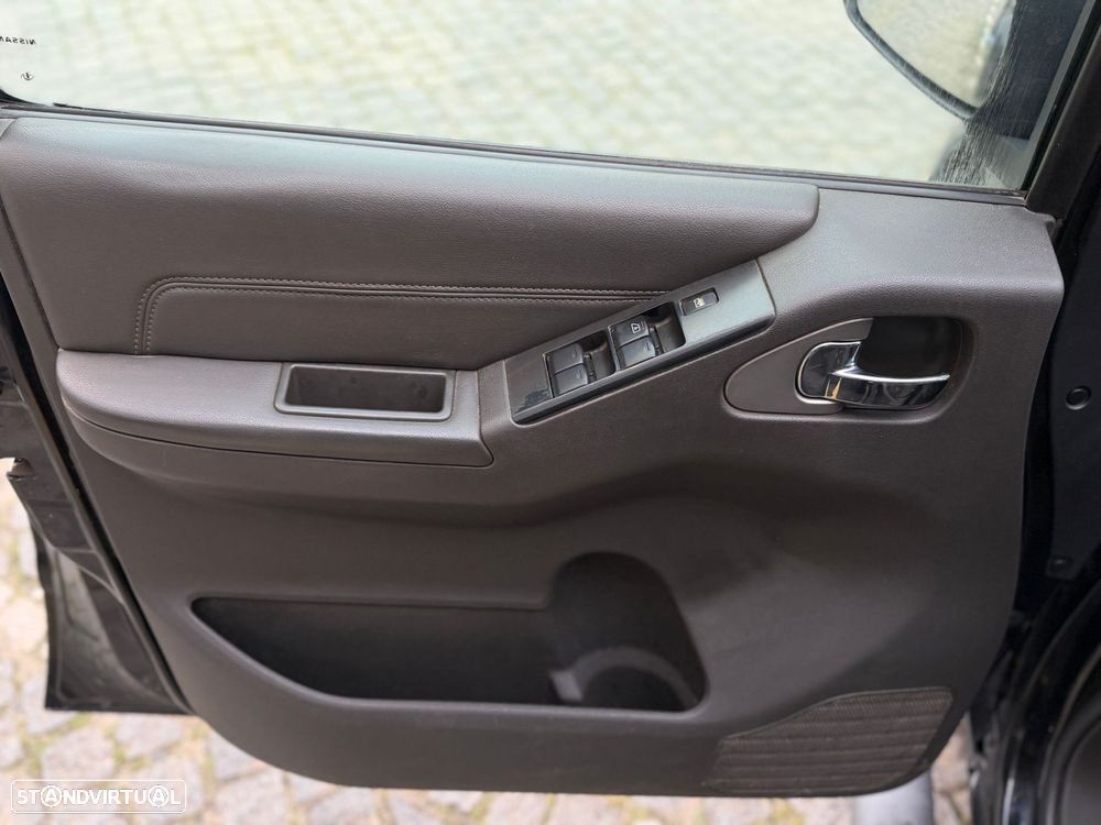 Nissan Navara 2.5 dCi CD LE Hi-Tech +P.Premium 4WD - 13