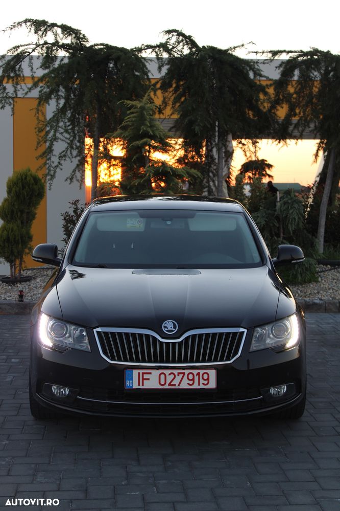 Skoda Superb 2.0 TDI Elegance DSG - 3