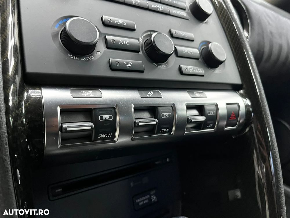 Nissan GT-R Standard - 11