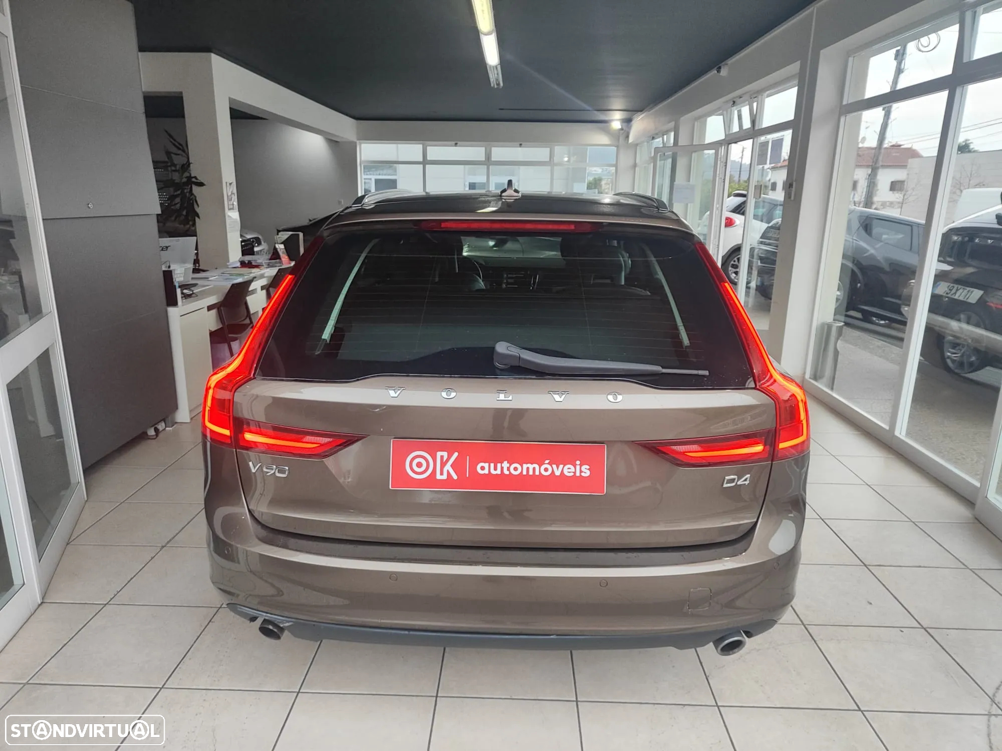 Volvo V90 2.0 D4 Momentum Plus Geartronic - 9