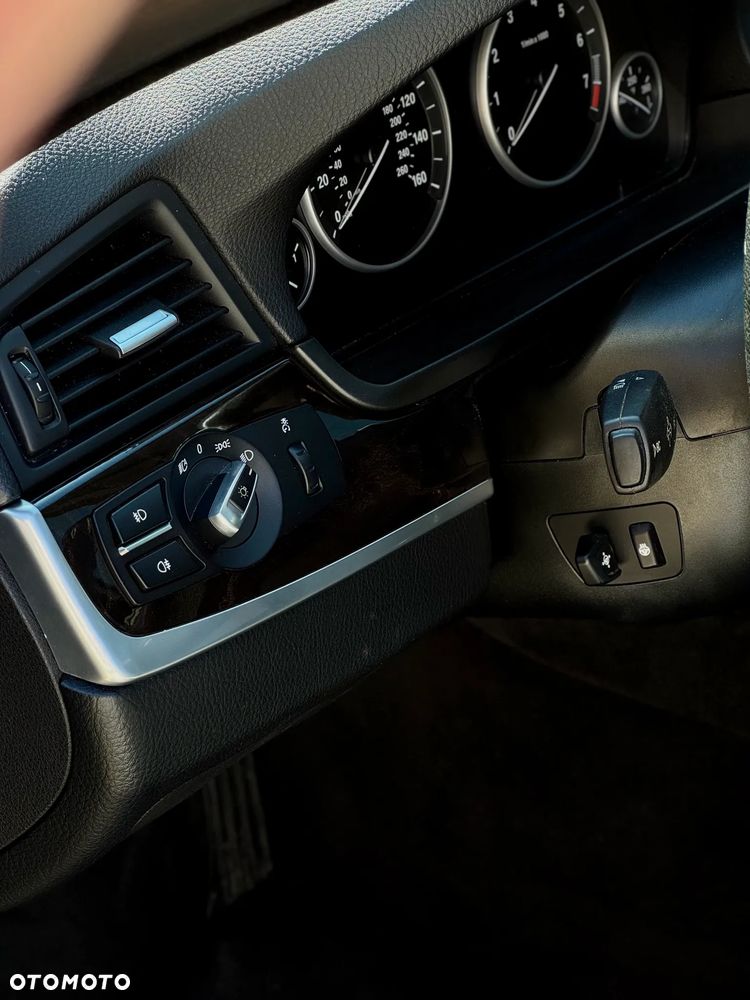 BMW Seria 5 528i - 22