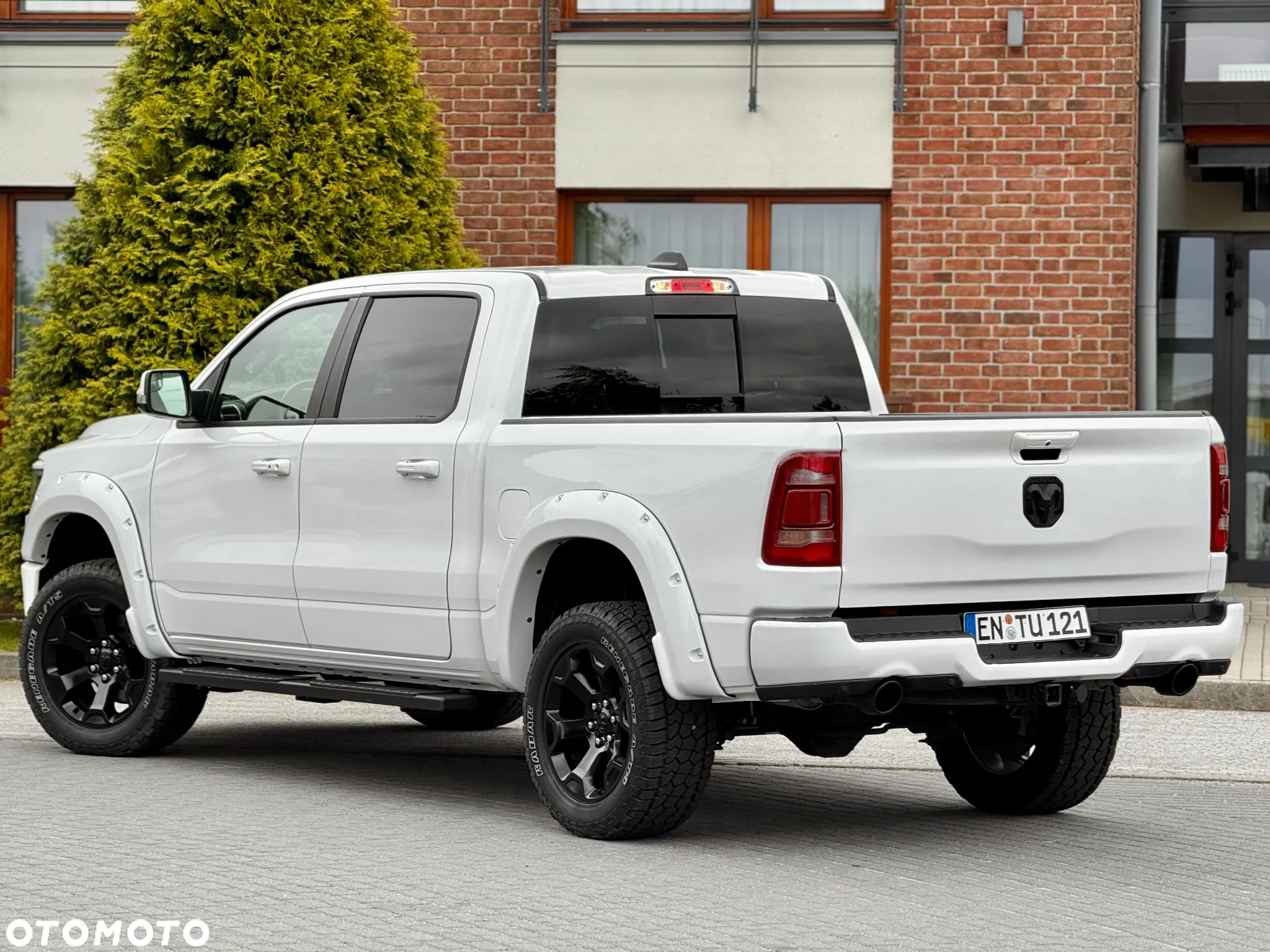 RAM 1500 Crew Cab Shortbed Laramie - 14