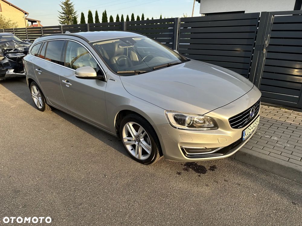 Volvo V60 D6 AWD Plug-in Hybrid Summum - 3