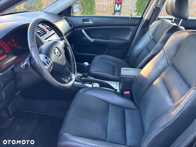 Honda Accord 2.0 Executive - 17