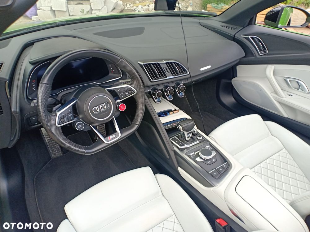 Audi R8 Spyder V10 RWD Performance - 4