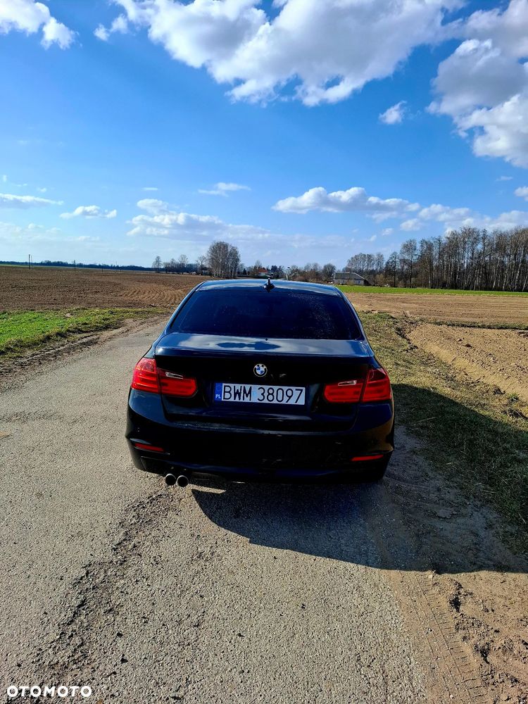 BMW Seria 3 325d Sport - 12