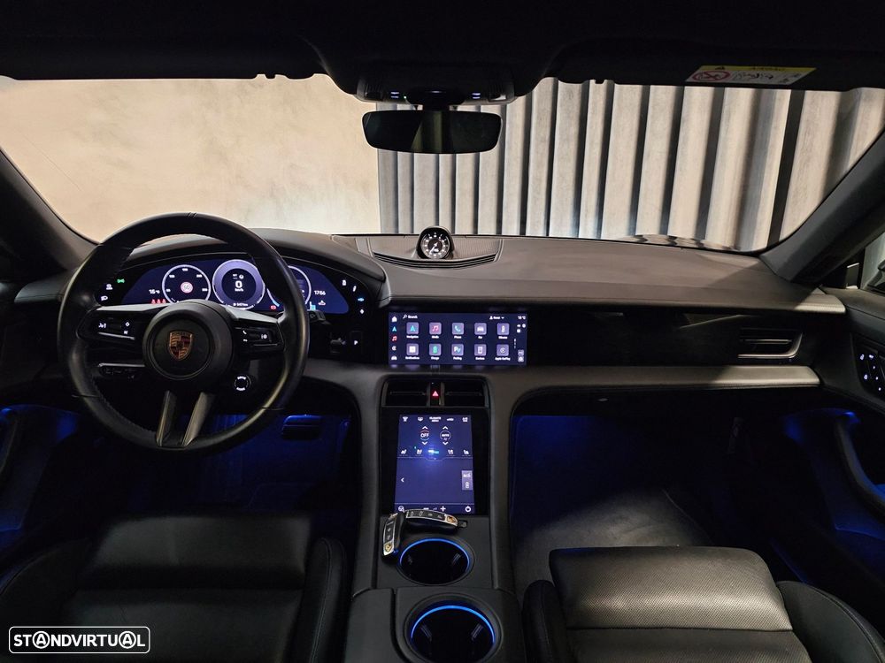 Porsche Taycan Cross Turismo 4 - 12