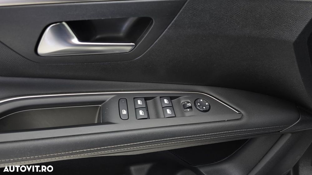 Peugeot 3008 1.6 PureTech Turbo S&S EAT8 Allure - 11