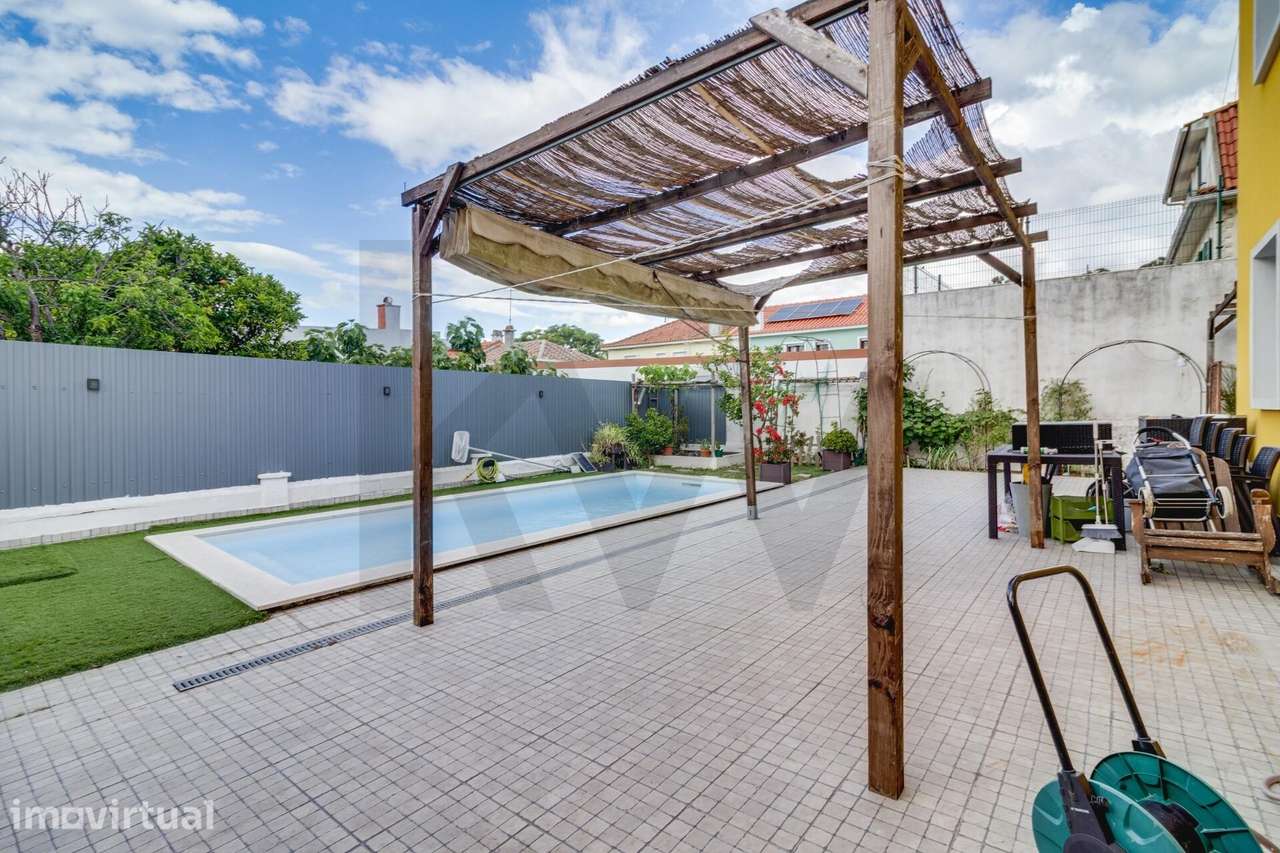 Moradia T4 com Piscina e Espaço Exterior no Centro de Benfica - Grande imagem: 3/31