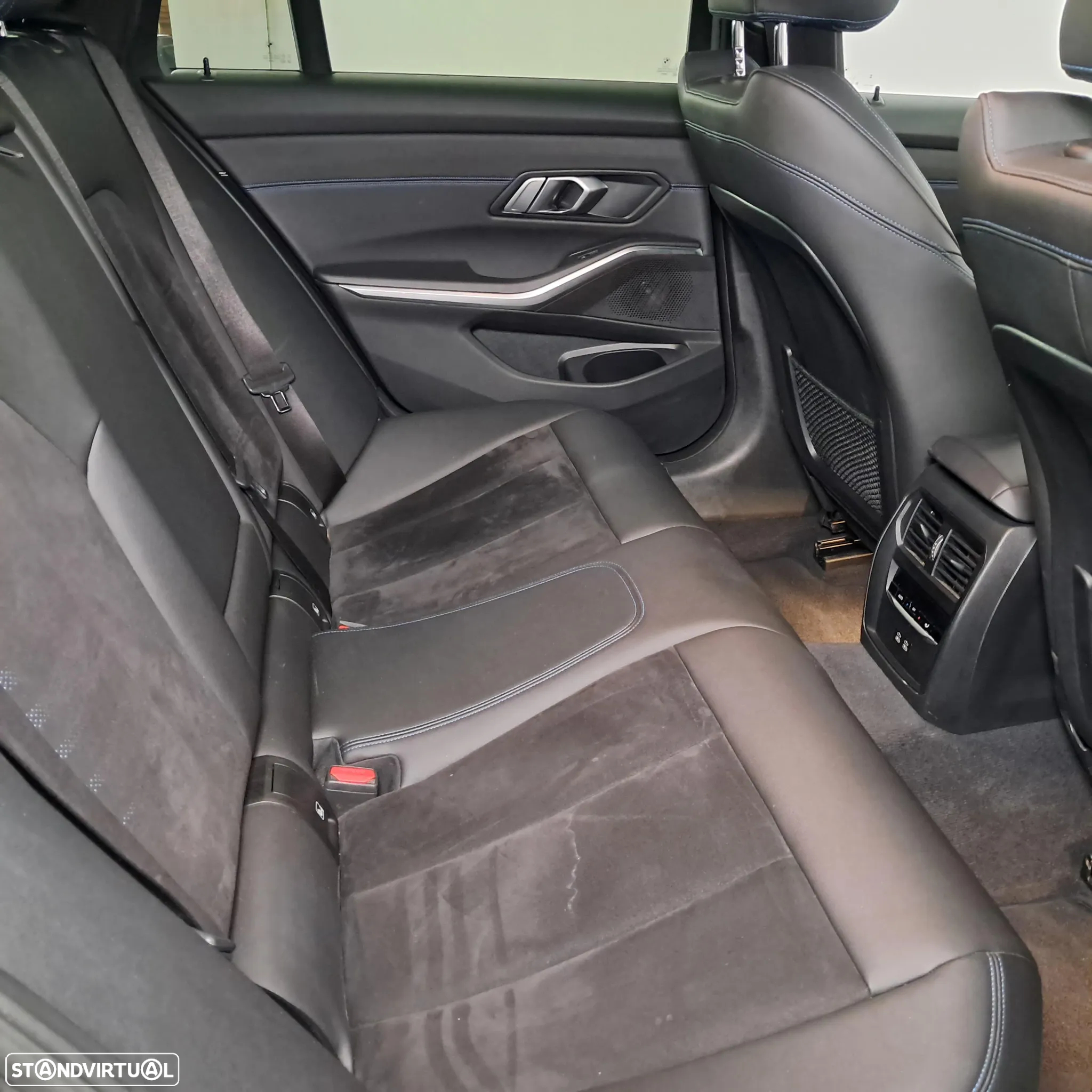 BMW 320 d Touring Pack Desportivo M Auto - 9