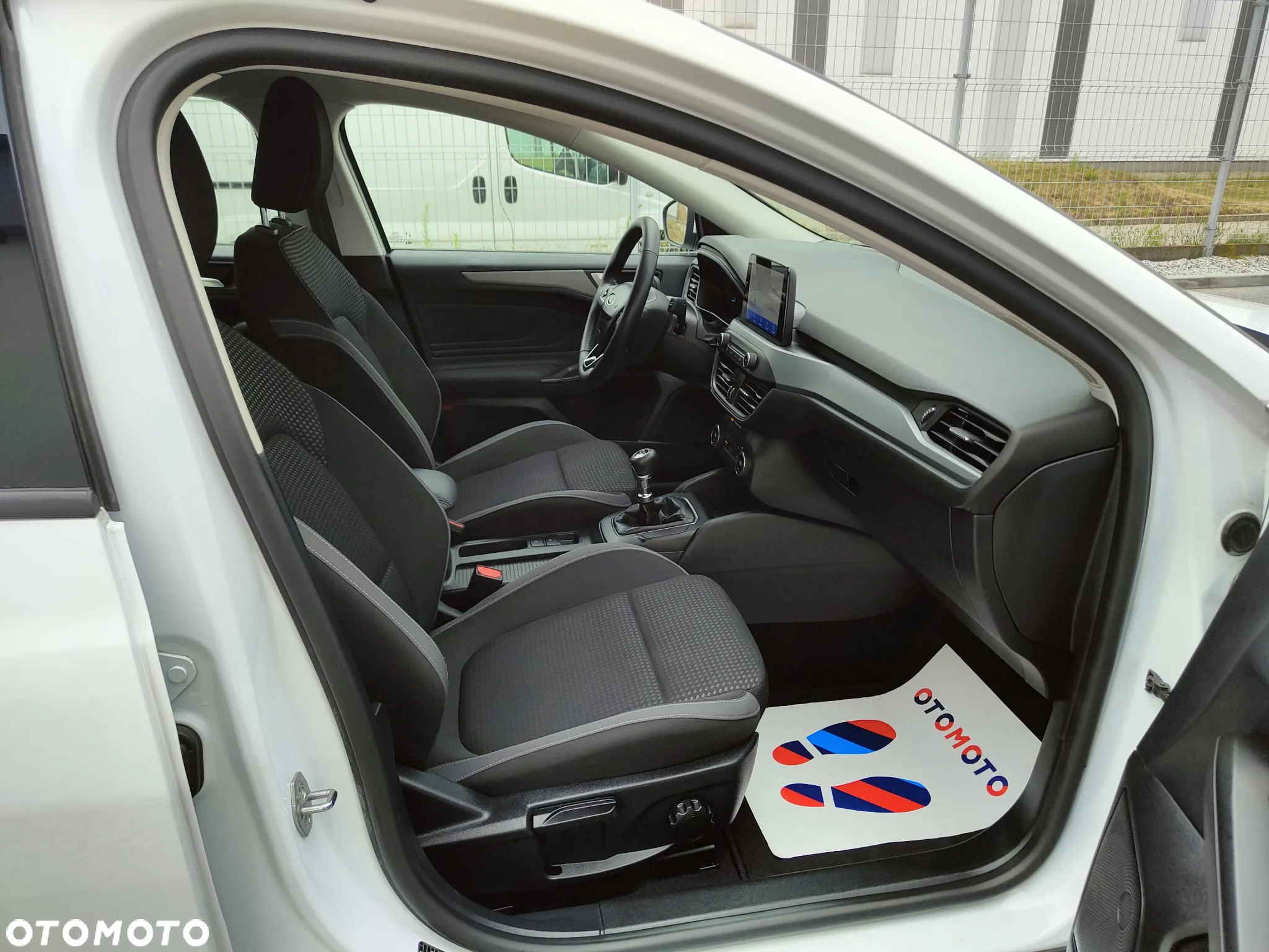 Ford Focus Turnier 1.5 EcoBlue Start-Stopp-System TITANIUM - 12