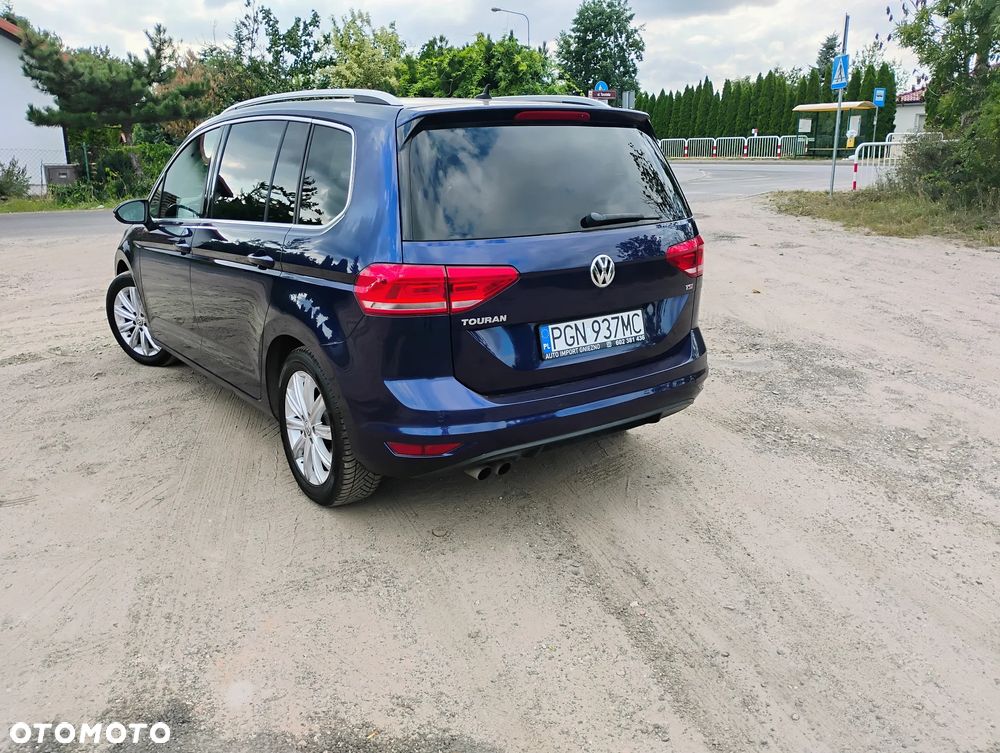 Volkswagen Touran - 10