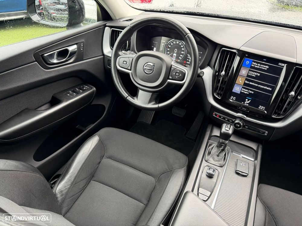 Volvo XC 60 2.0 D4 Momentum Geartronic - 21