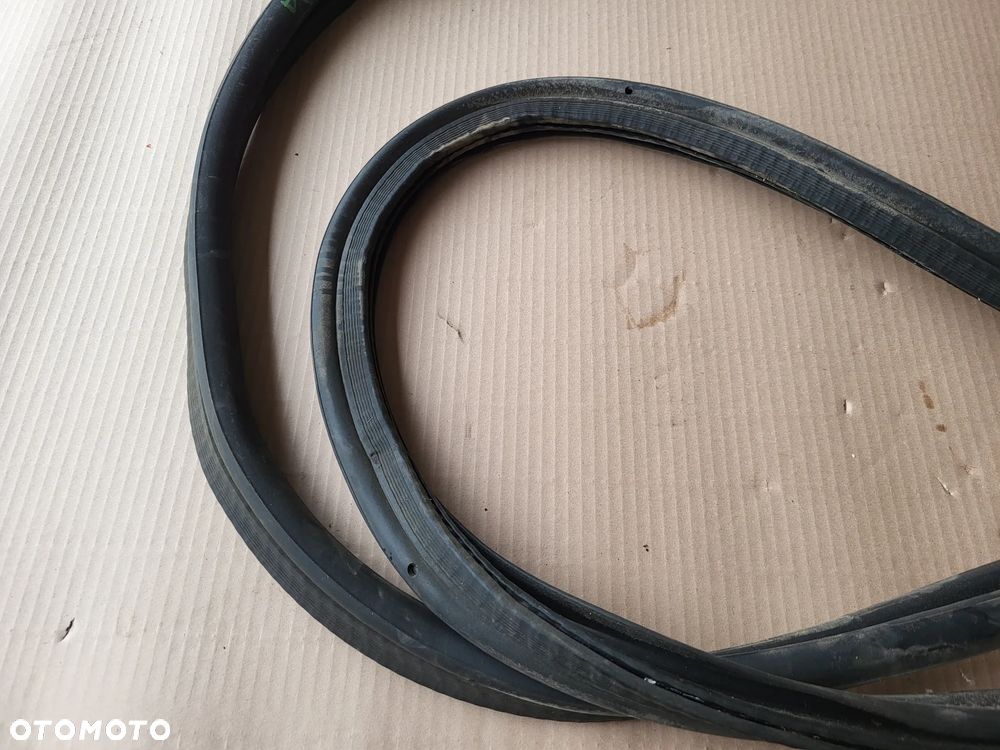 Uszczelka klapy bagażnika Peugeot 3008 I - 2