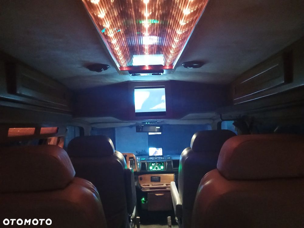 Chevrolet Astro - 24