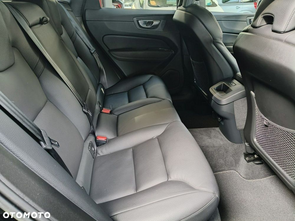 Volvo XC 60 B4 D Ultimate Dark - 19