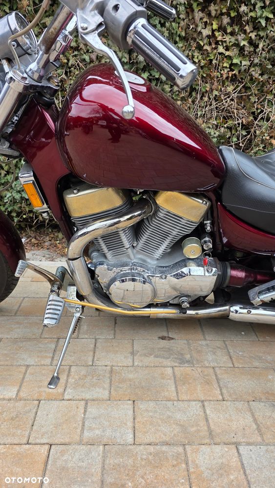 Suzuki Intruder - 13