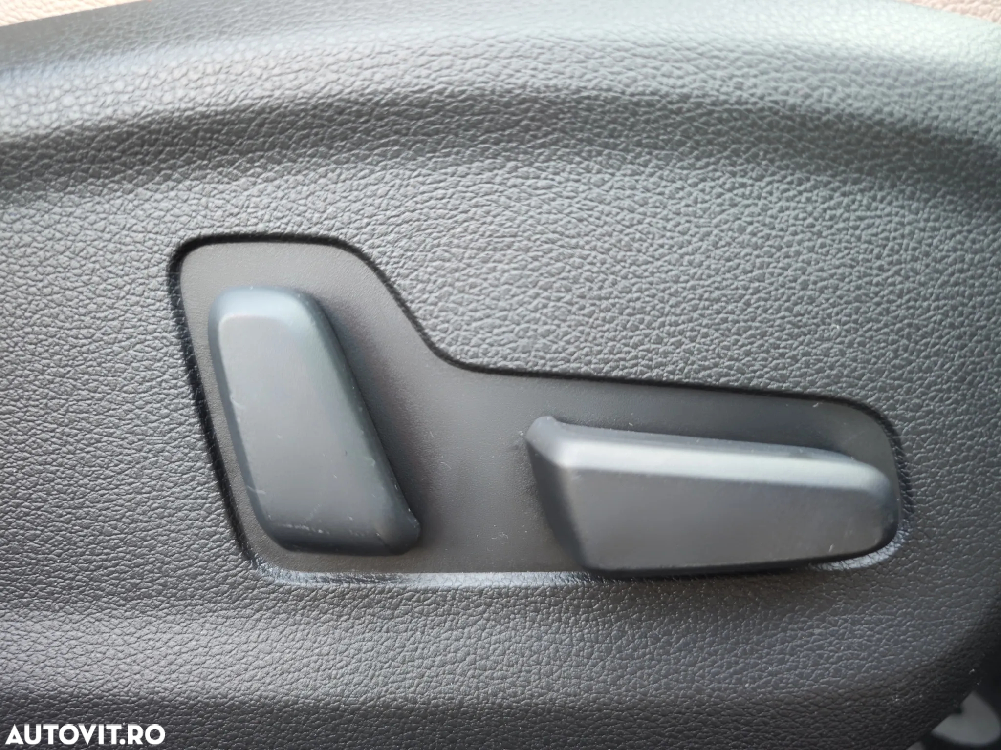 Hyundai Tucson 2.0 CRDI 4WD 8AT Luxury - 28