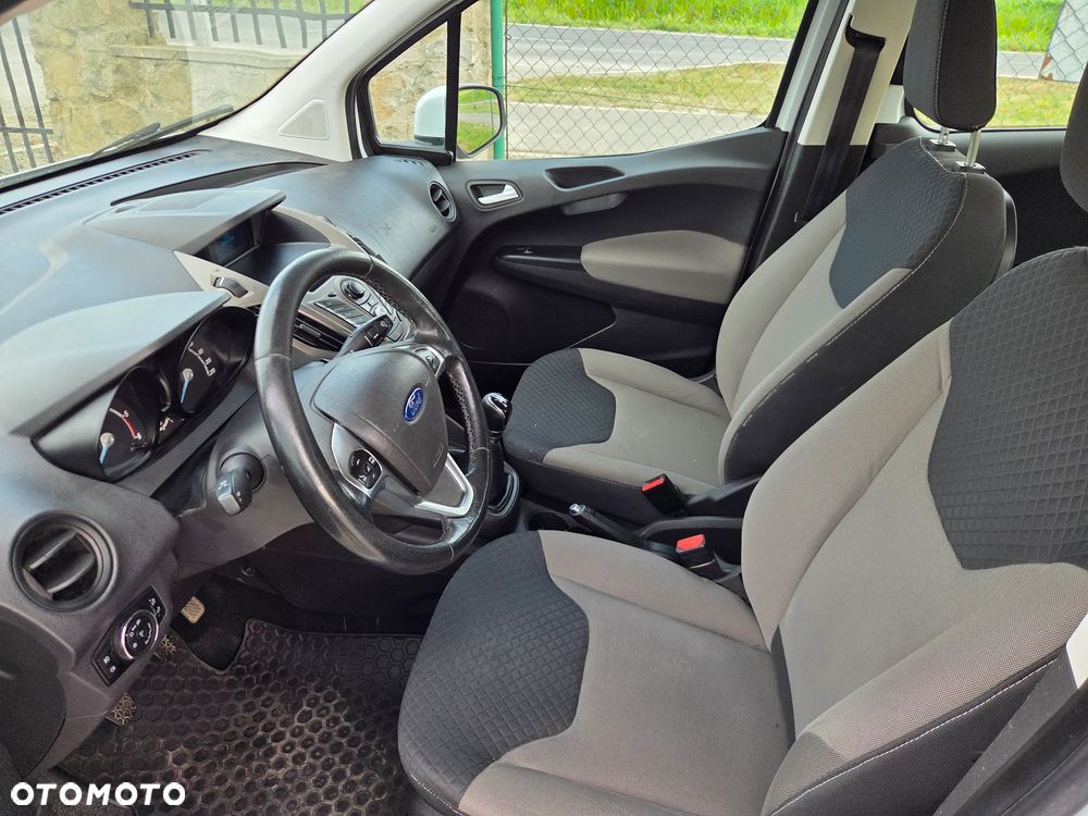Ford Tourneo Courier - 13
