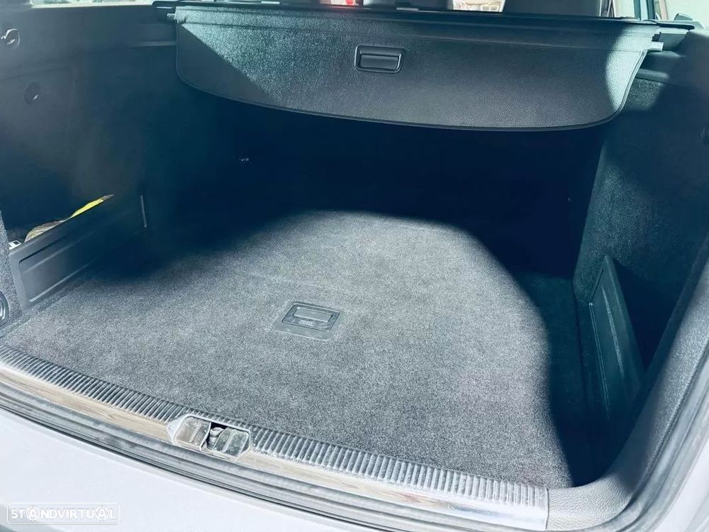 VW Passat Variant 2.0 TDI Highline DSG - 16