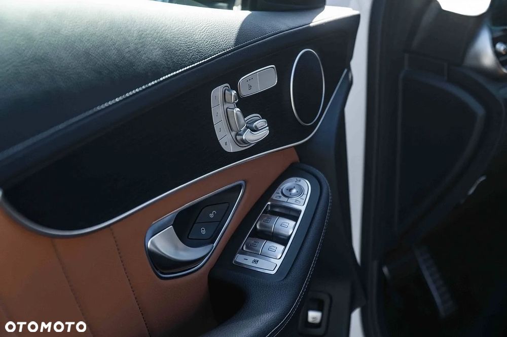 Mercedes-Benz GLC 300 4Matic 9G-TRONIC AMG Line - 13