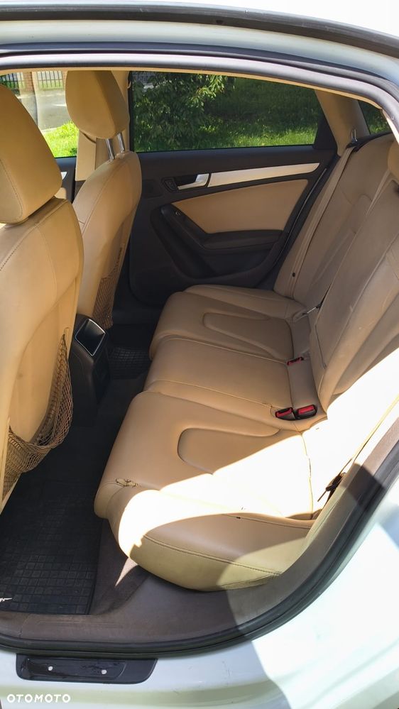 Audi A4 Limousine - 8
