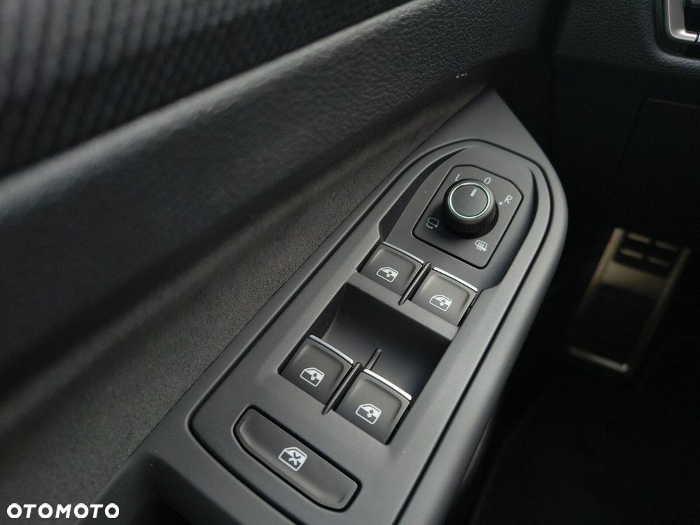 Volkswagen Golf 1.5 TSI HEV R-Line - 23