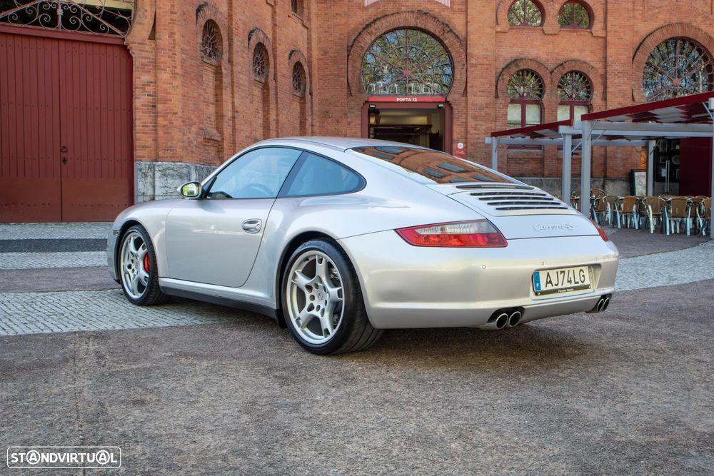 Porsche 911 Série F - 24