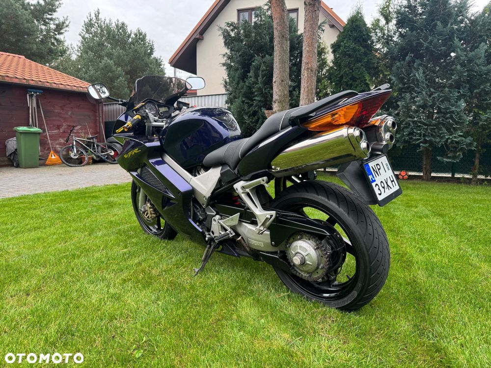 Honda VFR - 3