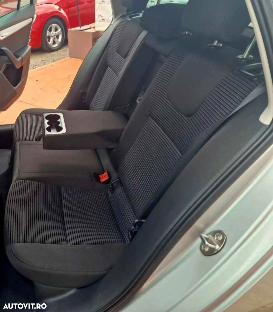 Skoda Octavia 2.0 TDI STYLE DSG - 6