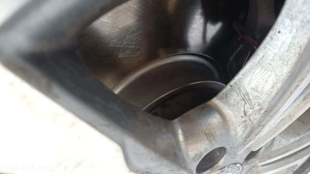 Mercedes-Benz Klasa E 300 4Matic 7G-TRONIC Avantgarde - 24