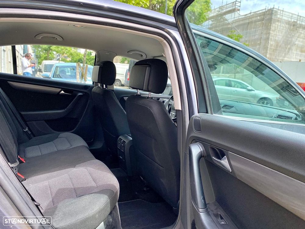 VW Passat 1.6 TDI BlueMotion - 25