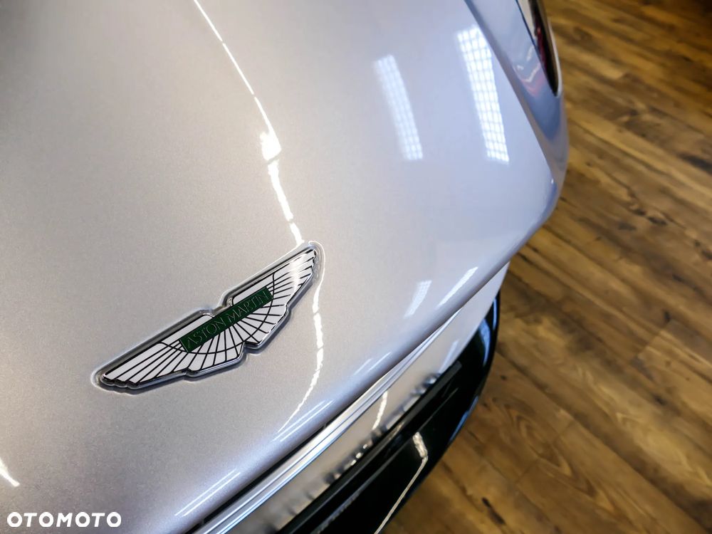 Aston Martin DB11 V12 AMR - 21